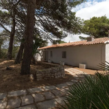 Laura By Wonderful Italy *