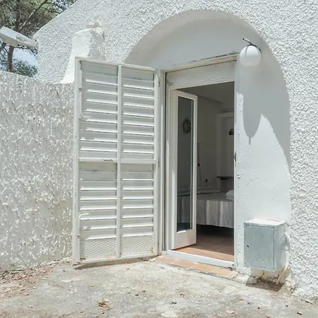 Laura By Wonderful Italy *