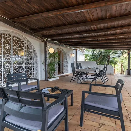 Laura By Wonderful Italy * Alghero