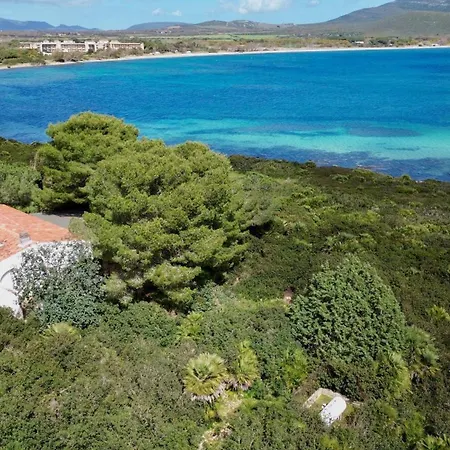 Laura By Wonderful Italy