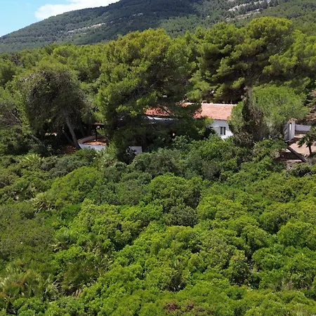 Laura By Wonderful Italy *