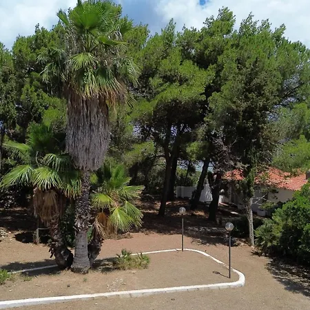 Laura By Wonderful Italy *